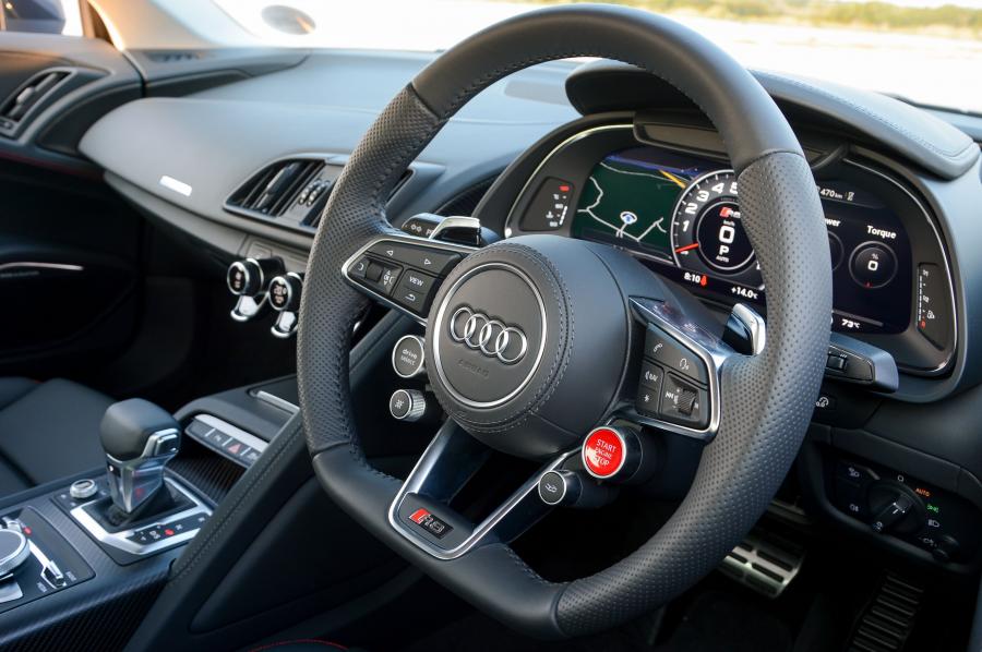 Панель приборов Audi R8 V10 Plus 2016 года  (ZA) (фото 4 из 22)